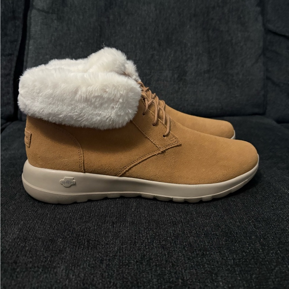 Skechers On The Go Joy Women's Size US 11 Chestnut Shearling Fur lined Boots.